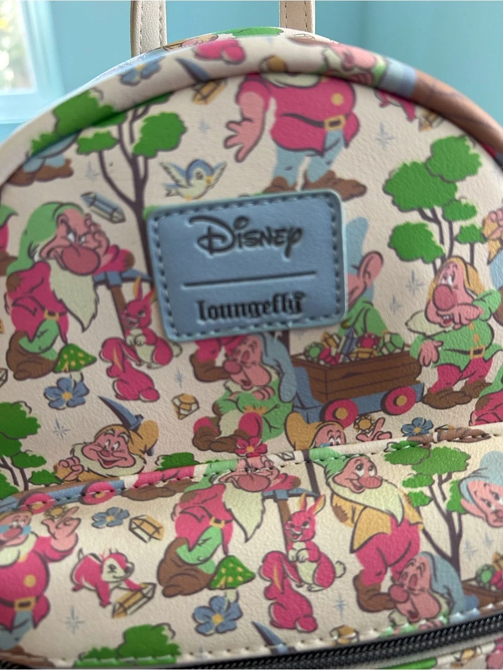 NWT Loungefly Disney Beige Seven Dwarfs Patterned Mini Backpack - Picture 2 of 6